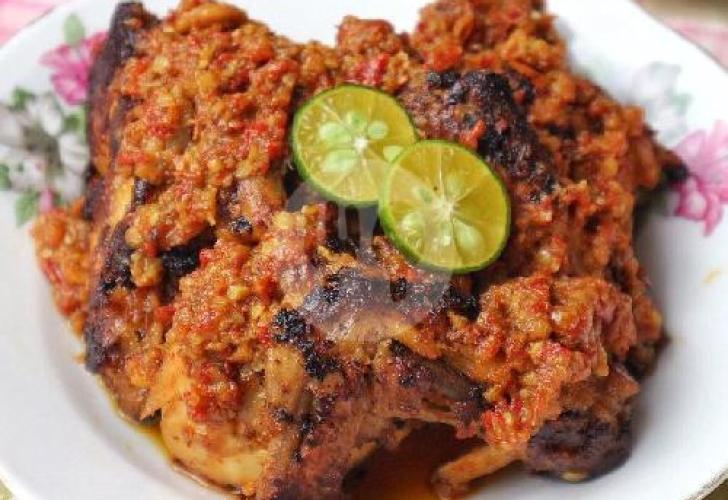 Ayam Bakar Taliwang Bu'Dhe: Rasa yang Menggoda di Jantung Cilacap